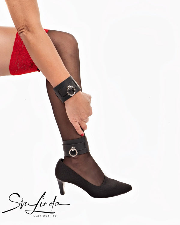 SiaLinda: Armbänder Fußfesseln Serie Classic BDSM Leder schwarz | Bondage Armfesseln - SiaLinda.com